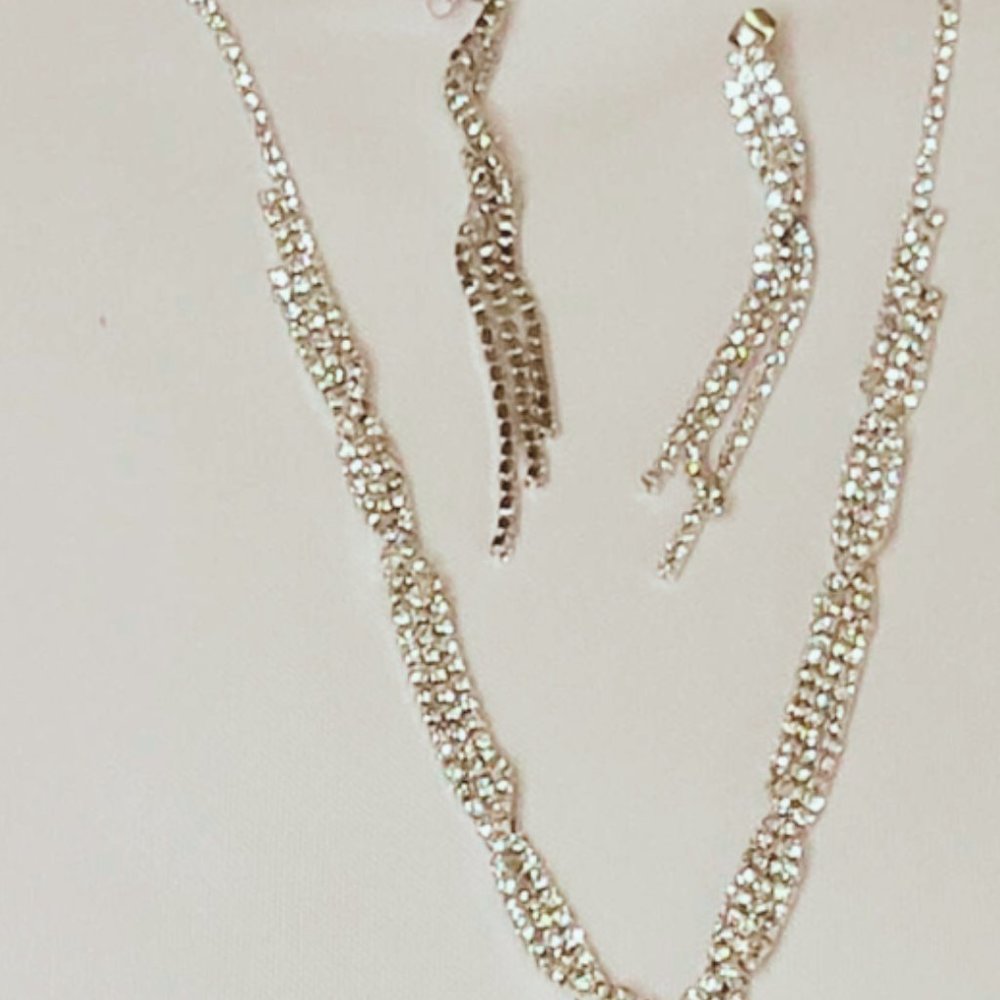 Matching Necklace and earrings  crystal Set. Gift with a $ 60+ purchase)